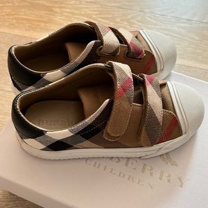 Burberry kids velcro sneakers size EU 30